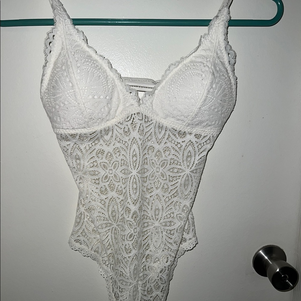 white lace hollister bodysuit